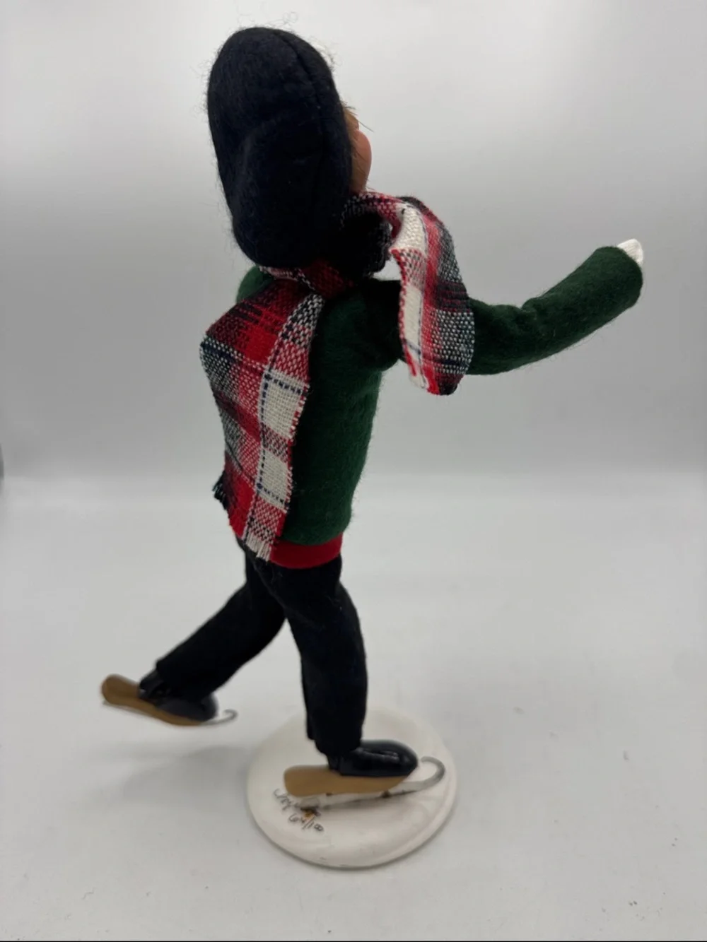 Byers choice Victorian Caroler Victorian Shopper
